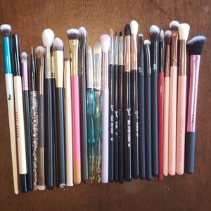 Eyeshadow brushes